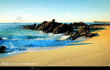 大海海边岩石海浪图片