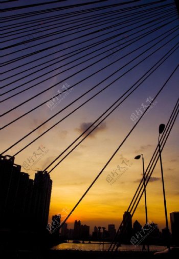 广州羊城花城珠江夜景海印桥倒影暖调建筑物晚霞黄昏图片