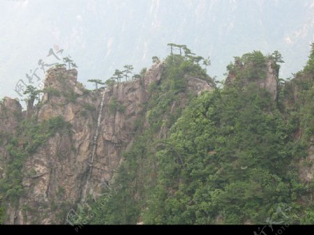 山顶险峰图片