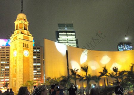 香港夜景旧火车站钟楼灯光表演图片