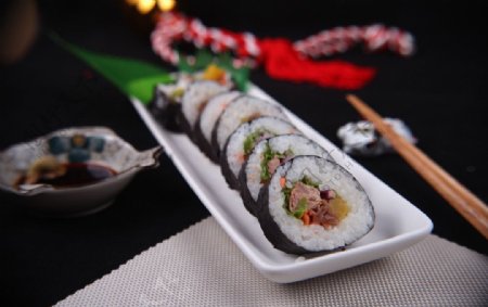 日本料理寿司紫菜包饭图片