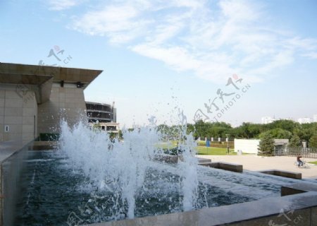 山西博物馆门口的喷泉图片