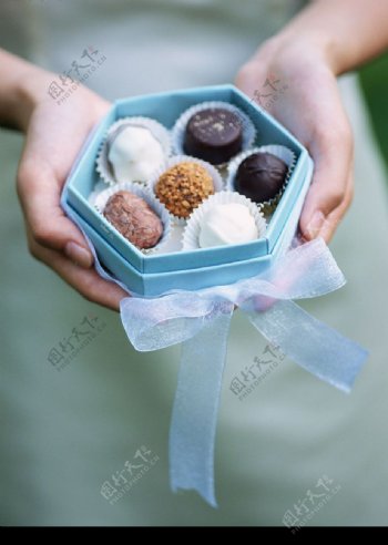 兰色巧克力盒图片