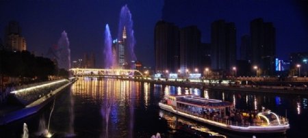 海河夜色喷泉游船图片