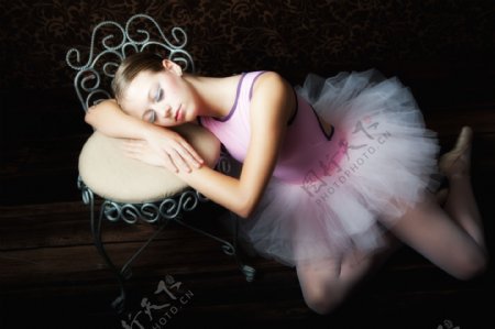 睡着的舞女图片