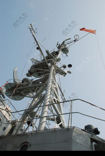 大连海上军舰上的国旗图片