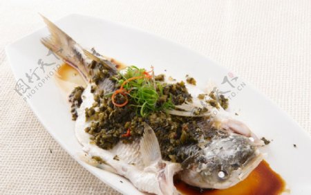 葱油雪菜蒸鱼图片
