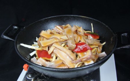 干锅香肚茶树菇图片