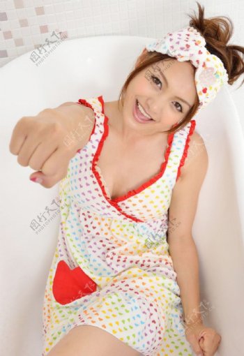 浴缸美女图片