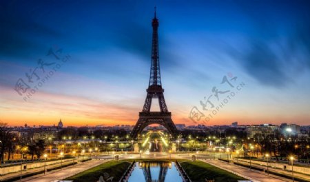 巴黎埃菲尔铁塔美丽夜景图片