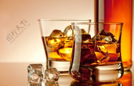 威士忌酒扣图图片