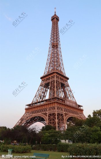 巴黎黄昏铁塔图片