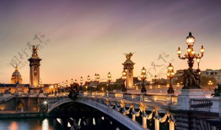 巴黎亚历山大三世桥黄昏图片