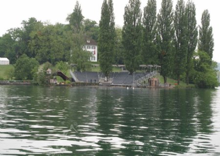 琉森湖畔的建筑图片