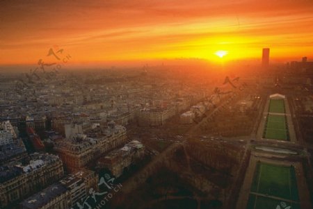 巴黎夕阳西下图片