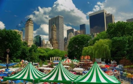 纽约中央公园人们搭帐篷集会图片