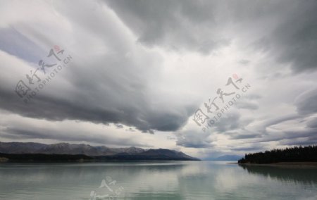 普卡基湖图片