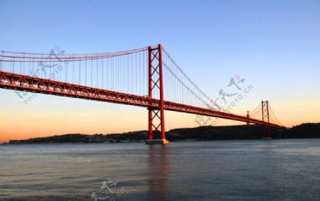 葡萄牙里斯本四月二十五日大桥图片