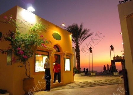 希腊圣托里尼岛黄昏时分度假村图片
