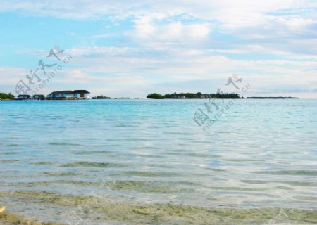 马尔代夫蓝天大海小岛图片