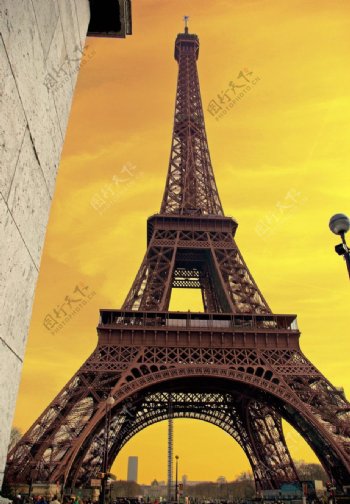 巴黎夕阳下的埃菲爾鐵塔图片