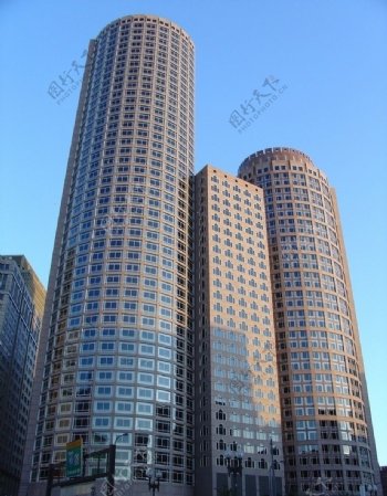 波士頓街頭的高大建築图片