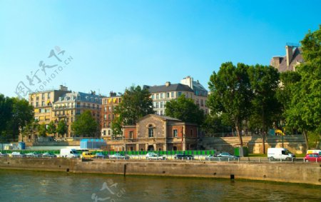 巴黎塞納河邊的建築图片