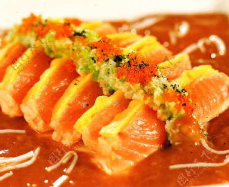 红汤三文鱼图片
