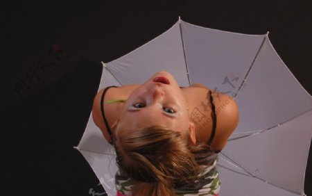 雨伞女孩图片
