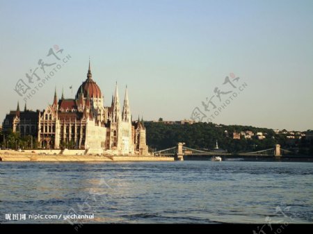 多瑙河畔的匈牙利议会大厦图片