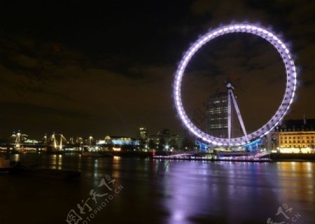 伦敦泰晤士河摩天轮夜景图片