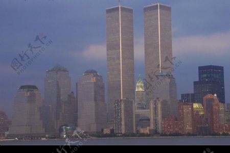 纽约世贸中心已经被炸图片