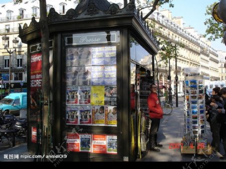 法国卖报亭图片