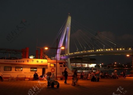 景观吊桥码头夜色图片