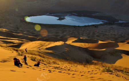 巴丹吉林沙漠黄昏图片