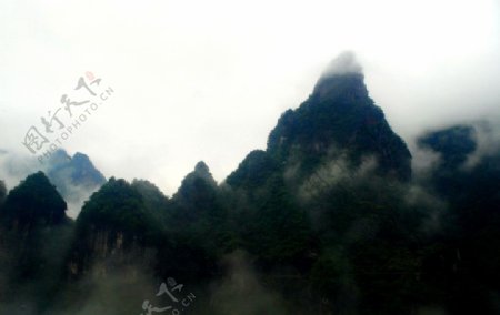 山中的云雾图片