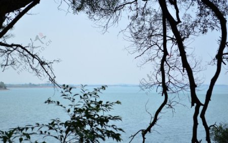 碧蓝湖水图片