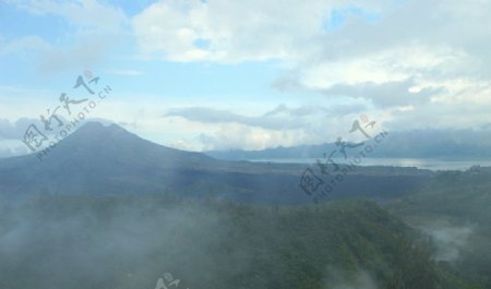 京打玛尼火山图片
