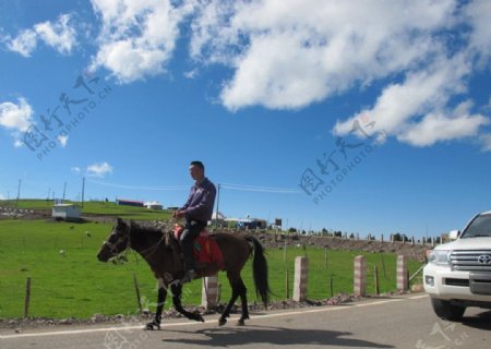 新疆江布拉克牧民骑马图片