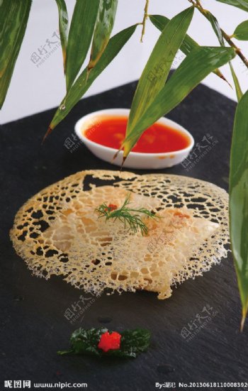 蘑菇鲜虾煎饺子图片