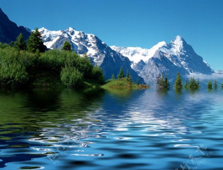 自然风景水面倒影图片