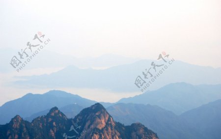 黄山远望群峰图片