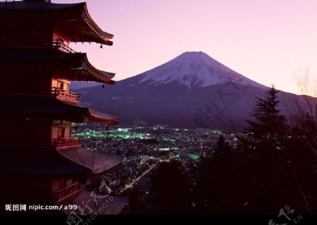 佛寺远眺富士山美景图片