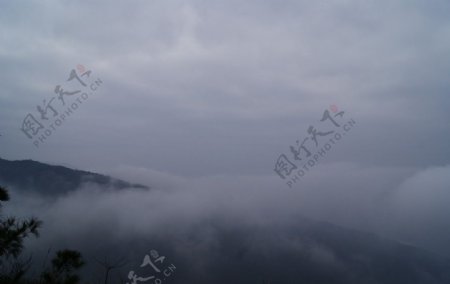 大明山雾景图片