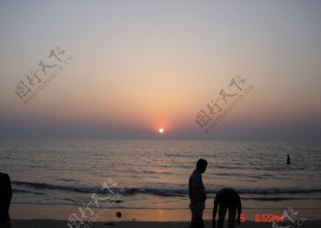 印度孟买海滩看日落图片