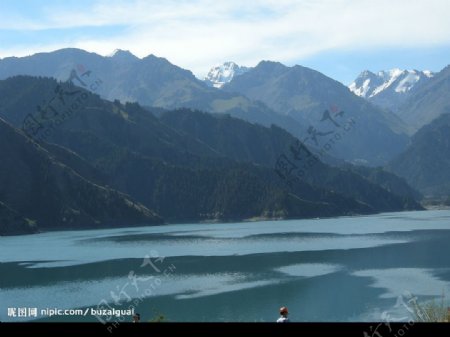 新疆风景喀纳斯湖图片