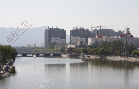 密云城区湖边建筑图片