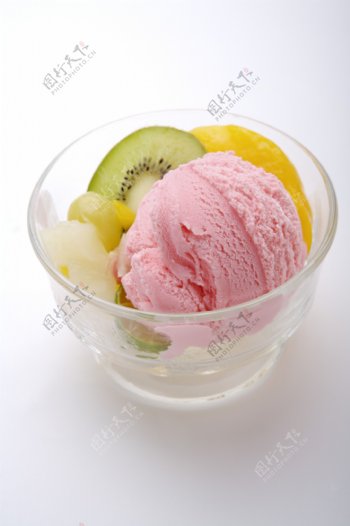 水果草莓冰淇淋图片