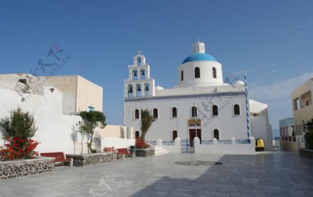 伊亚小镇的教堂和广场图片