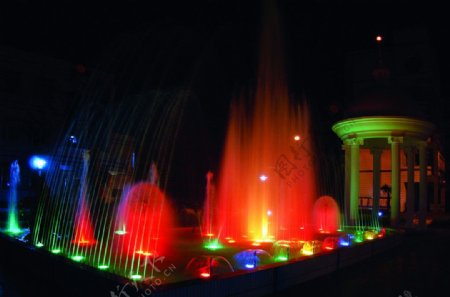 天门市岳口高级中学校园喷泉夜景图片